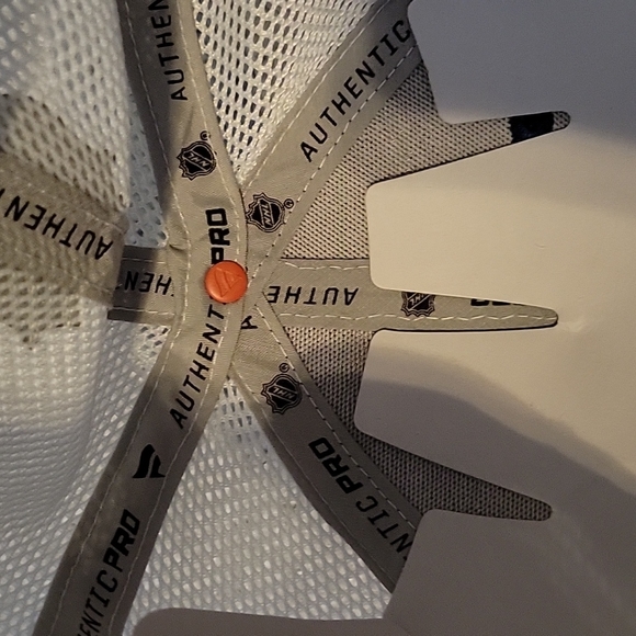 Toronto Maple Leafs Hat - Picture 6 of 6